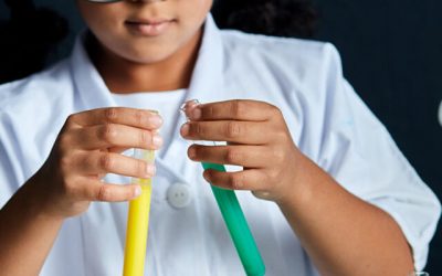 Why are children fascinated by science experiments and what are common experiments for elementary children?